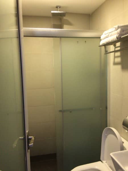SriLangit-Hotel-shower