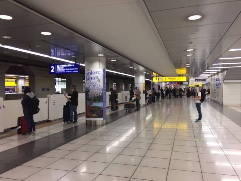 羽田空港で京急電車待ち
