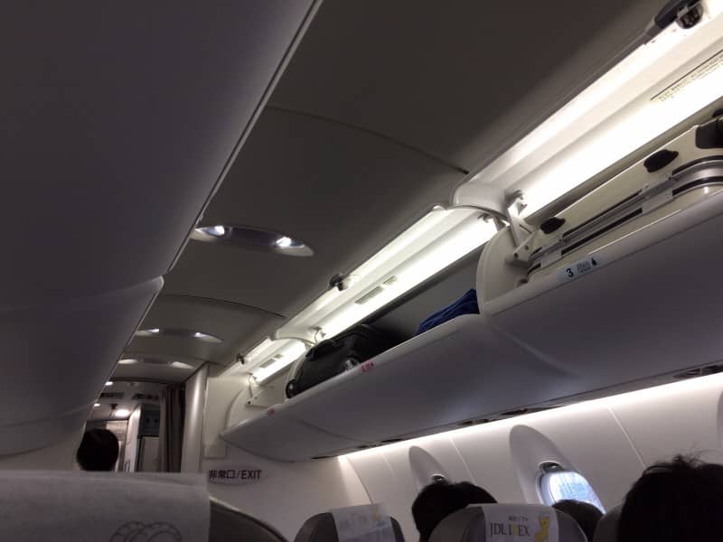 CRJ700コンパートメント
