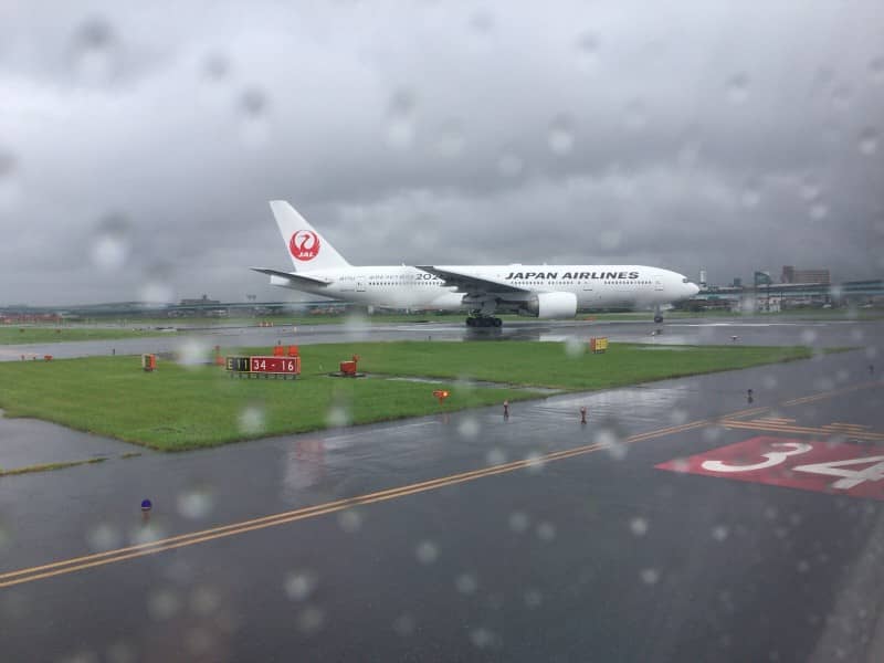 JAL機の離陸-福岡空港
