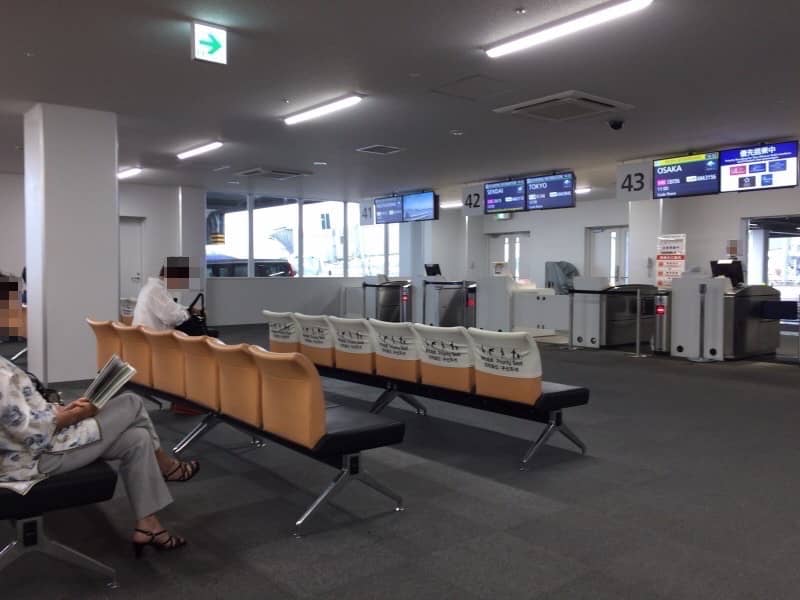 待合ロビー-福岡空港