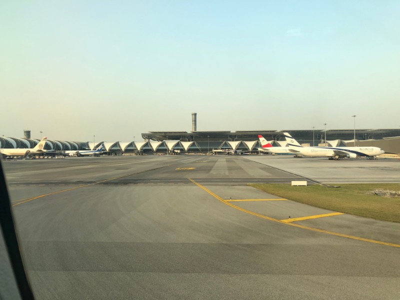 タイ航空ビジネスクラス搭乗-スワンナプーム空港風景