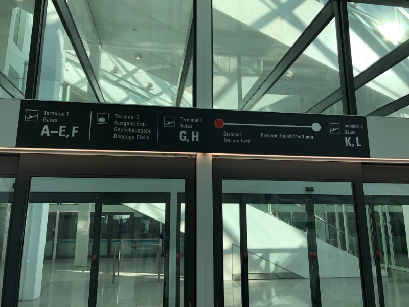 ミュンヘン空港ターミナル2（サテライト）までシャトルで移動