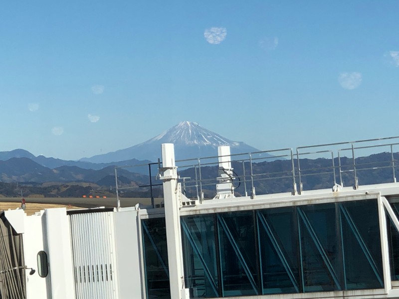YOUR LOUNGE@富士山静岡空港-室内からの眺め