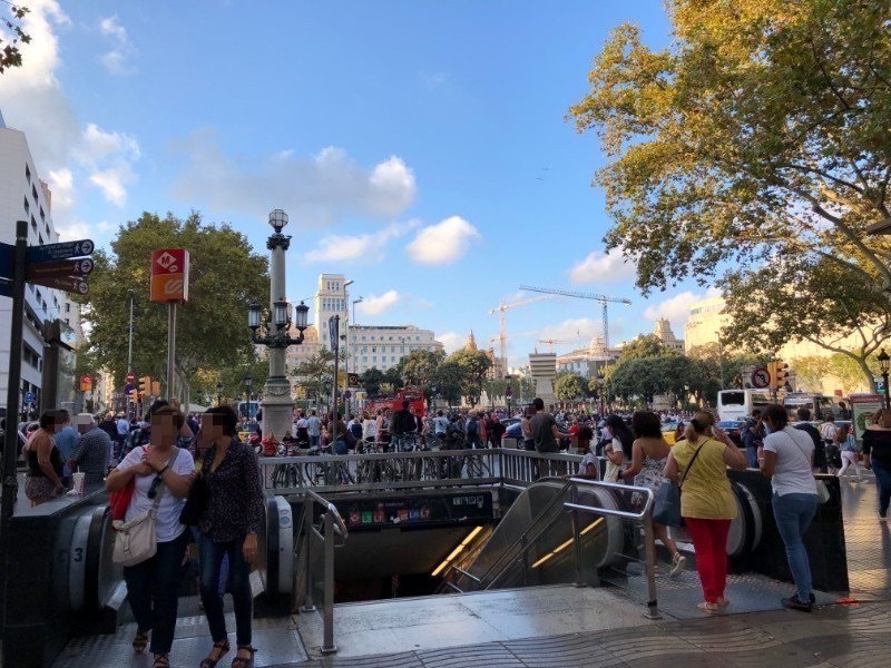 バルセロナ＠スペインのカタルーニャ広場付近の様子