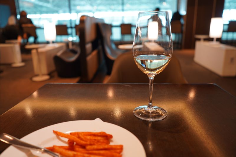 SKY HUB Lounge＠インチョン国際空港-ワイン＆食事