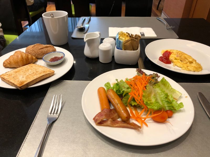 コートヤードバイマリオットバンコク-MOMO Cafeで朝食