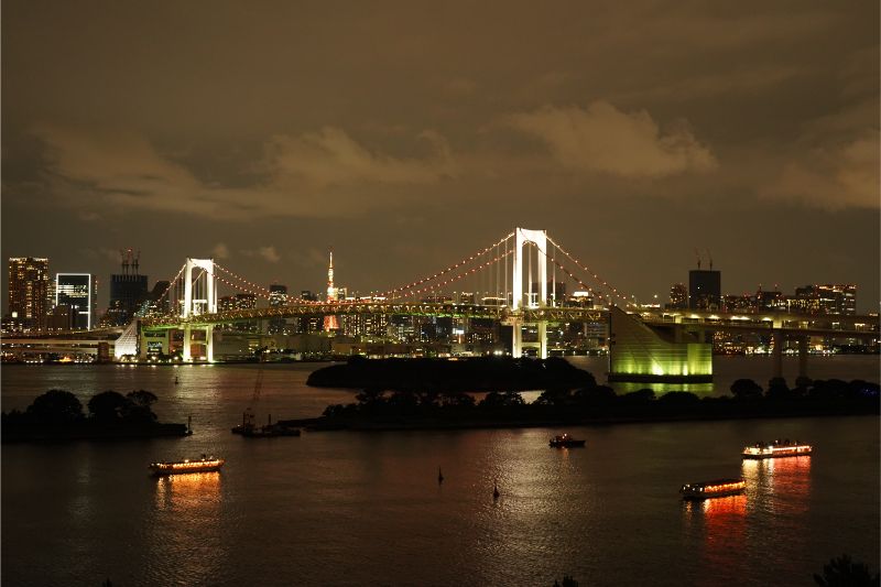 ヒルトン東京お台場-部屋から見えるレインボーブリッジ