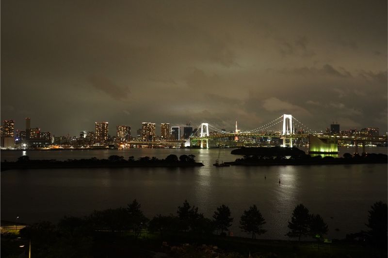 ヒルトン東京お台場-部屋から見えるレインボーブリッジ