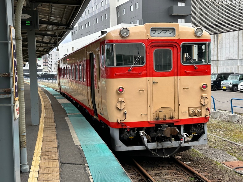 函館駅から五稜郭駅へ普通列車で移動