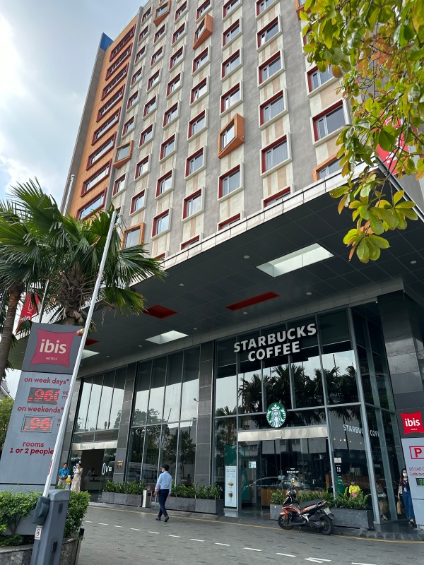 ibis Saigon Airport Hotel(イビスサイゴンエアポートホテル)-外観