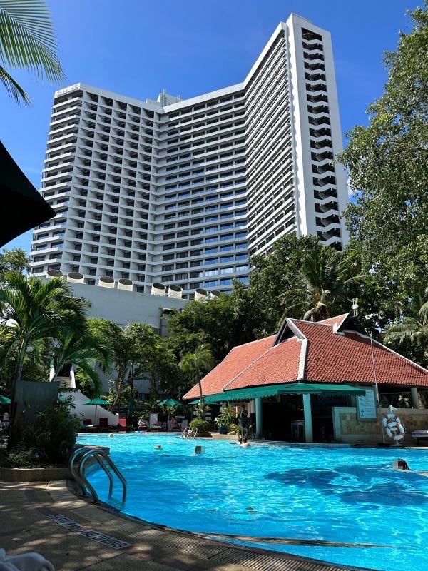 Royal Orchid Sheraton Hotel & Towers（ロイヤルオーキッドシェラトンホテル&タワーズ）-プール