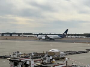 United Club(ユナイテッドクラブ)＠成田空港-窓から見える航空機