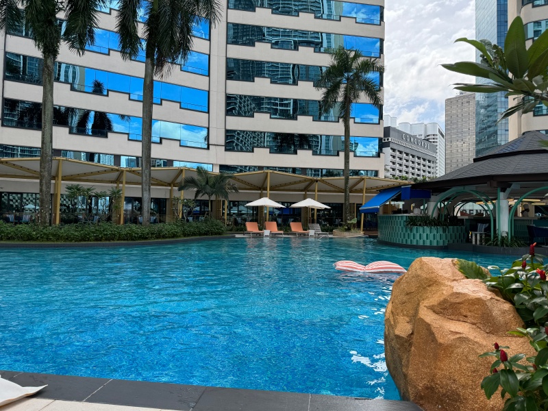 Renaissance Kuala Lumpur Hotel(ルネッサンスクアラルンプールホテル)-屋外プール