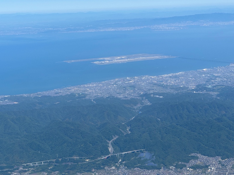 ANA3821便（羽田＝大阪・関空、スターフライヤー）-着陸