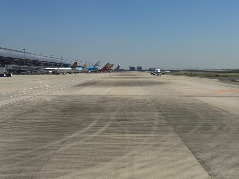 ANA3821便（羽田＝大阪・関空、スターフライヤー）-着陸