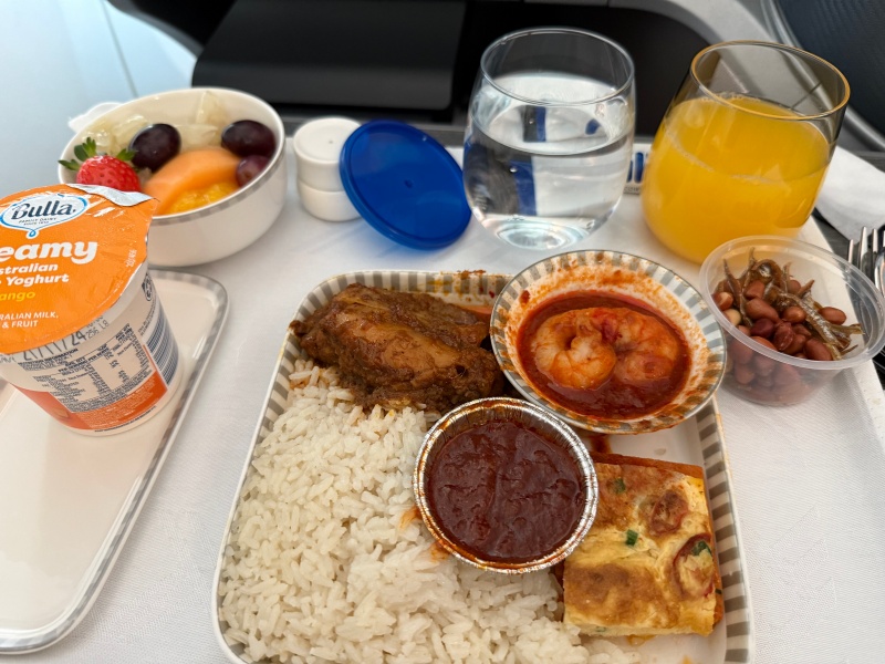 シンガポール航空（シンガポール=デンパサール便:SQ934 B787-10）-ビジネスクラス食事