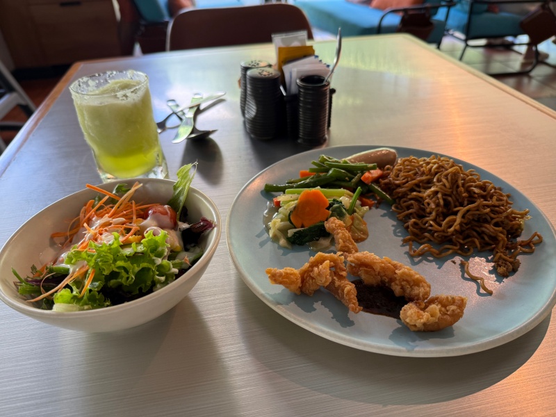 アロフト・バリ・クタ・アット・ビーチウォーク(Aloft Bali Kuta at Beachwalk)-朝食ビュッフェ