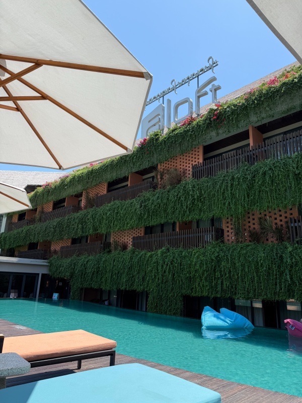 アロフト・バリ・クタ・アット・ビーチウォーク(Aloft Bali Kuta at Beachwalk)-屋外プール