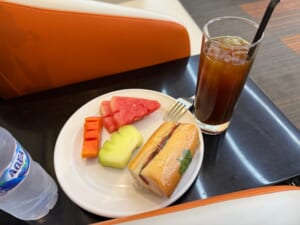 Tujuwan Lounge＠バリ島・デンパサール国際空港（国際線ターミナル）-フード＆ドリンク