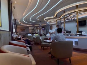 Tujuwan Lounge＠バリ島・デンパサール国際空港（国際線ターミナル）-フード＆ドリンク