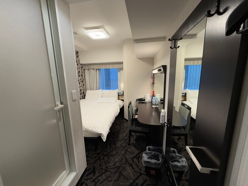 アパホテル&リゾート〈新潟駅前大通〉(Apa Hotel Resort Niigata Ekimae Odori)ー客室内の雰囲気