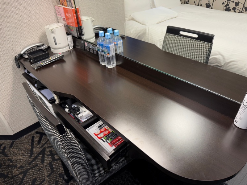 アパホテル&リゾート〈新潟駅前大通〉(Apa Hotel Resort Niigata Ekimae Odori)ー客室内の雰囲気