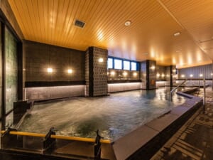 アパホテル＆リゾート〈新潟駅前大通〉(Apa Hotel Resort Niigata Ekimae Odori)ー大浴場（公式サイトより）