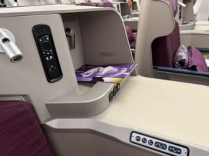 タイ航空(バンコク=ソウル(仁川)便:TG658 A350-900)-ビジネスクラスシート