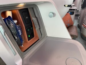 シンガポール航空（シンガポール=バンコク便:SQ710 B787-10）-ビジネスクラスシート