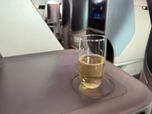 シンガポール航空（シンガポール=バンコク便:SQ710 B787-10）-ビジネスクラスウェルカムドリンク