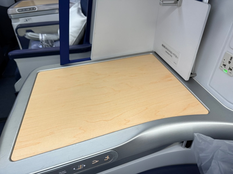 ANA（バンコク=成田便:NH806 B787-900）-ビジネスクラスシート