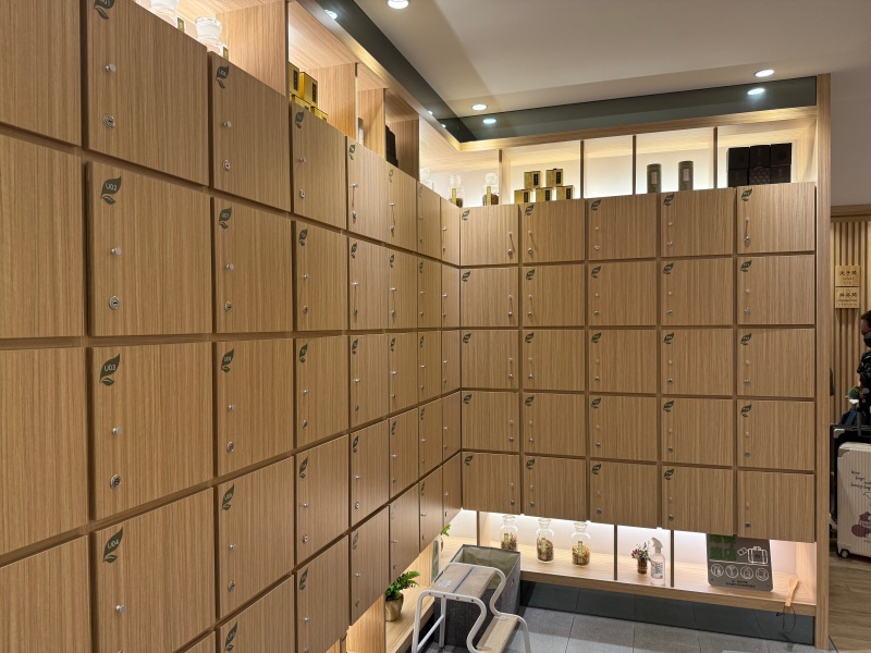 CHO Stay Capsule Hotel(町草休行館)@台湾桃園国際空港ー下駄箱
