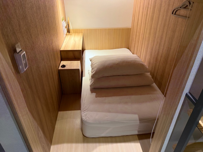 CHO Stay Capsule Hotel(町草休行館)@台湾桃園国際空港ーカプセル内の雰囲気