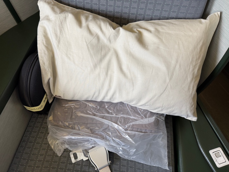 エバー航空(台湾=クアラルンプール便:BR227 B777-300ER)-ビジネスクラスシート