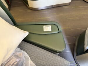 エバー航空（台湾=クアラルンプール便:BR227 B777-300ER）-ビジネスクラスシート