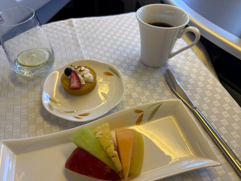 エバー航空(台湾=クアラルンプール便:BR227 B777-300ER)-ビジネスクラスミール&ドリンク