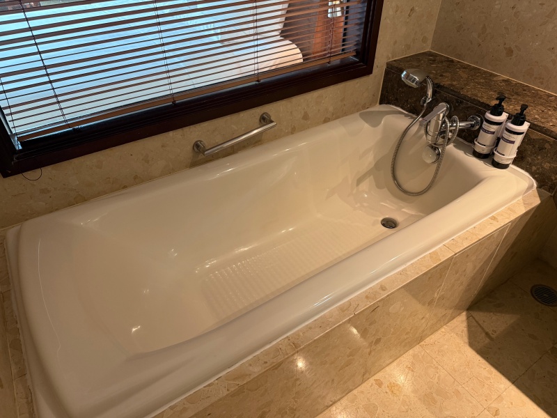 Hyatt Regency Bangkok Suvarnabhumi Airport(ハイアット リージェンシー バンコク スワンナプームエアポート)ー客室内バスルーム