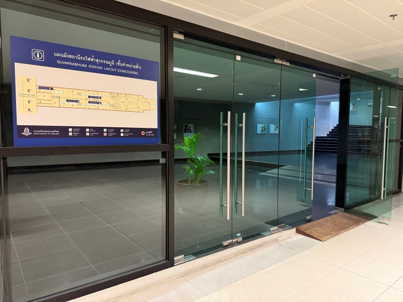 Hyatt Regency Bangkok Suvarnabhumi Airport(ハイアット リージェンシー バンコク スワンナプームエアポート)ー地下通路を通って空港へ移動