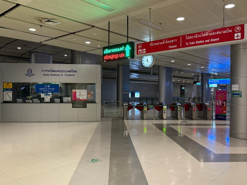 Hyatt Regency Bangkok Suvarnabhumi Airport(ハイアット リージェンシー バンコク スワンナプームエアポート)ー地下通路を通って空港へ移動