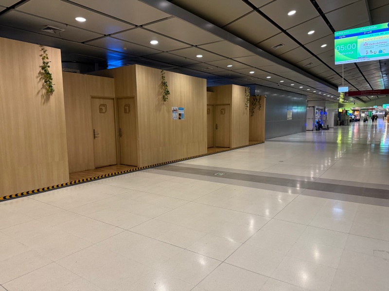 Hyatt Regency Bangkok Suvarnabhumi Airport(ハイアット リージェンシー バンコク スワンナプームエアポート)ー地下通路を通って空港へ移動
