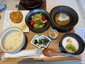 ホテル八重の翠東京(Hotel Yaenomidori)ー朝食(鯛茶漬け定食)