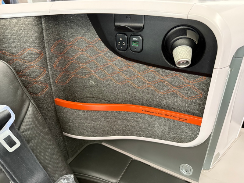 シンガポール航空（クアラルンプール=シンガポール便:SQ103 B737-8）-ビジネスクラスシート