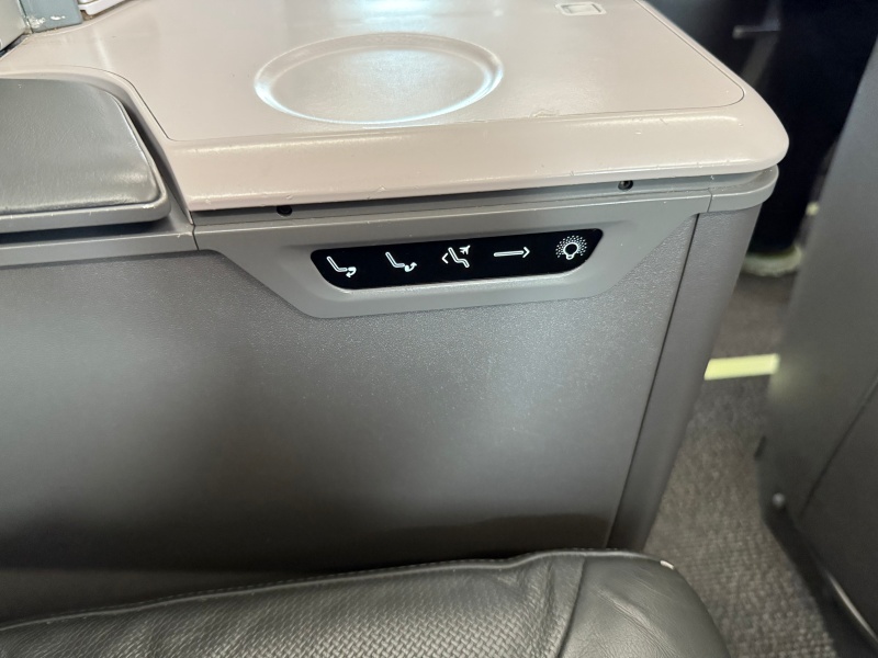 シンガポール航空（クアラルンプール=シンガポール便:SQ103 B737-8）-ビジネスクラスシート