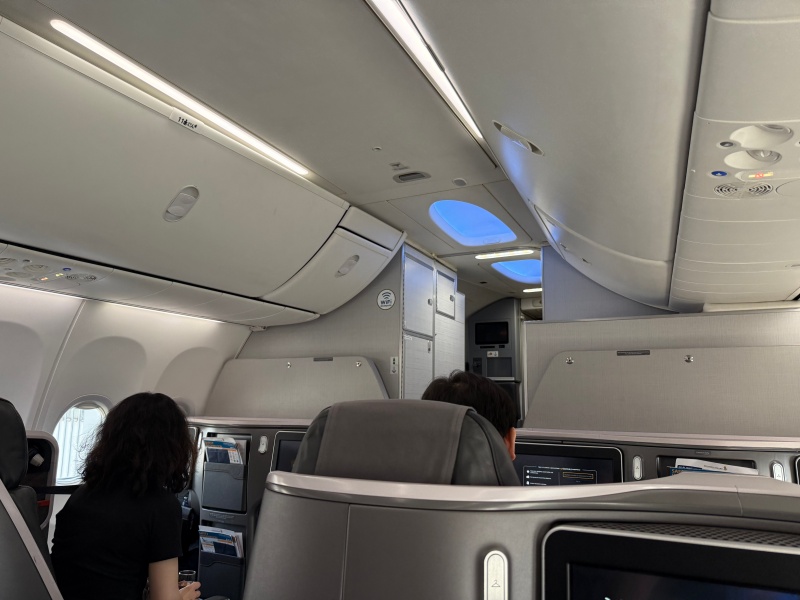 シンガポール航空（クアラルンプール=シンガポール便:SQ103 B737-8）-ビジネスクラスキャビン内の様子