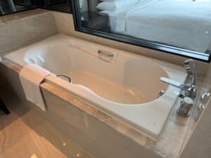 Bangkok Marriott Hotel The Surawongse(バンコク・マリオット・ホテル・ザ・スリウォン)ー客室内バスルーム