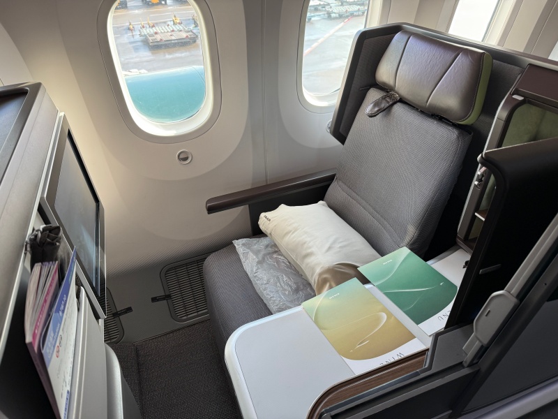 エバー航空(成田=台北便:BR197 B787-1000)-ビジネスクラスシート