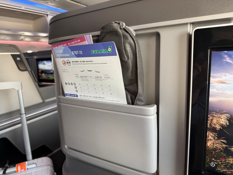 エバー航空(成田=台北便:BR197 B787-1000)-ビジネスクラスシート