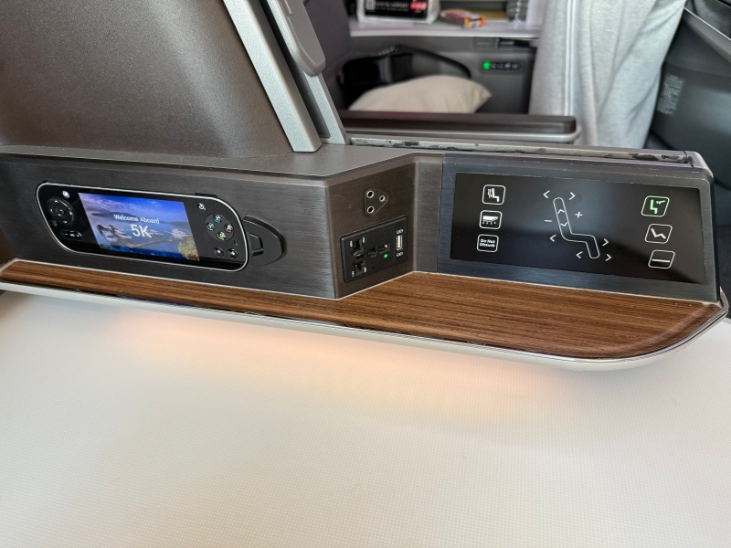 エバー航空(成田=台北便:BR197 B787-1000)-ビジネスクラスシート