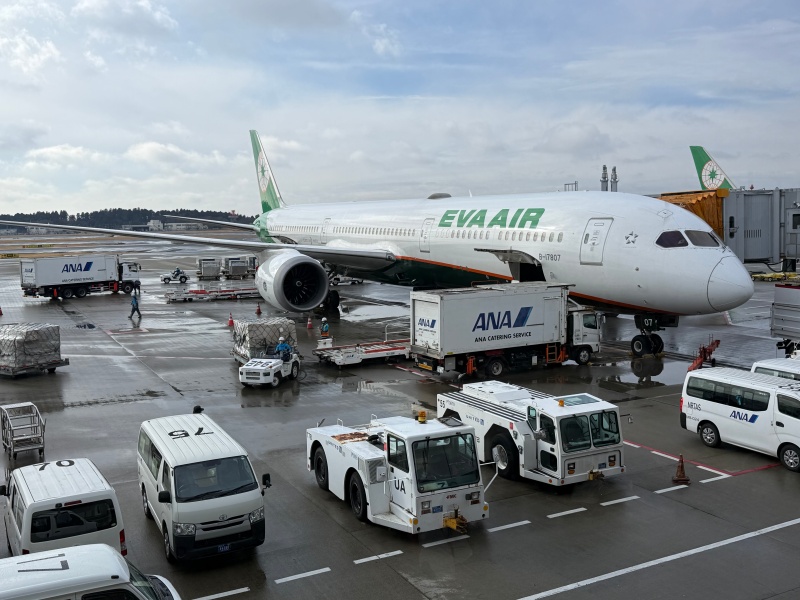 エバー航空(成田=台北便:BR197 B787-1000)-搭乗